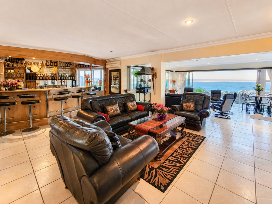 5 Bedroom Property for Sale in Wavecrest Eastern Cape